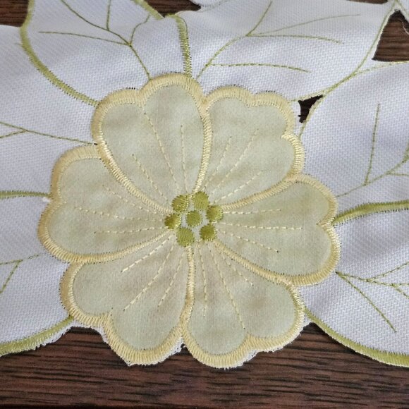 Sam Hedaya Table Runner Cutwork Floral Embroidered 72 in Pastel Lightweight - Picture 4 of 10